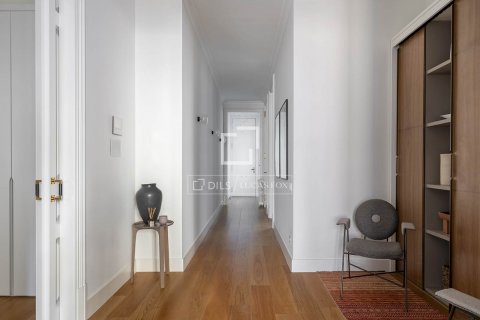 Apartamento de 3 dormitorios en venta en Barcelona, Cataluña, Spain № 8769 - foto 17