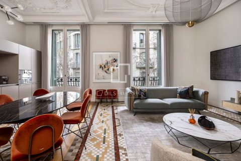 Apartamento de 3 dormitorios en venta en Barcelona, Cataluña, Spain № 8769 - foto 4