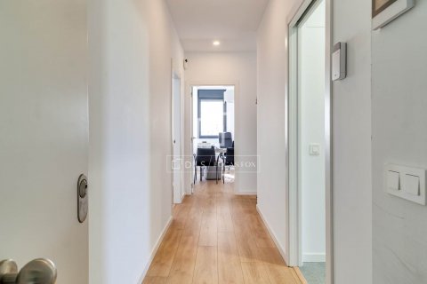 Apartamento de 3 dormitorios en venta en L'Hospitalet de Llobregat, Barcelona, Cataluña, Spain № 8766 - foto 17