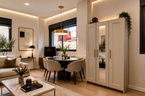 Apartamento de 3 dormitorios en venta en L'Hospitalet de Llobregat, Barcelona, Cataluña, Spain № 8766 - foto 7
