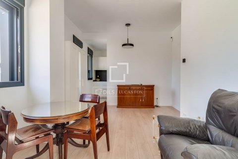 Apartamento de 3 dormitorios en venta en L'Hospitalet de Llobregat, Barcelona, Cataluña, Spain № 8766 - foto 2