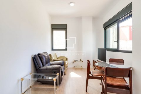 Apartamento de 3 dormitorios en venta en L'Hospitalet de Llobregat, Barcelona, Cataluña, Spain № 8766 - foto 4