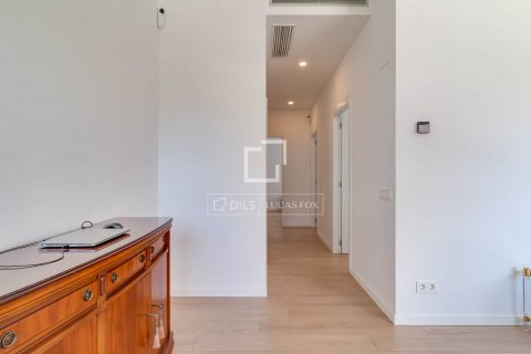 Apartamento de 3 dormitorios en venta en L'Hospitalet de Llobregat, Barcelona, Cataluña, Spain № 8766 - foto 10