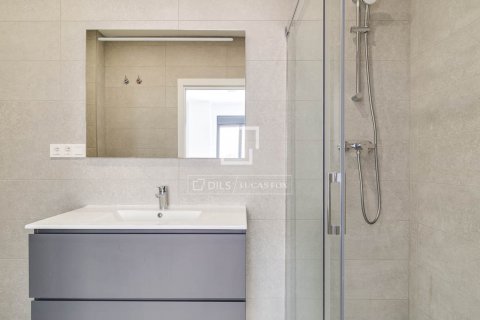 Apartamento de 3 dormitorios en venta en L'Hospitalet de Llobregat, Barcelona, Cataluña, Spain № 8766 - foto 27