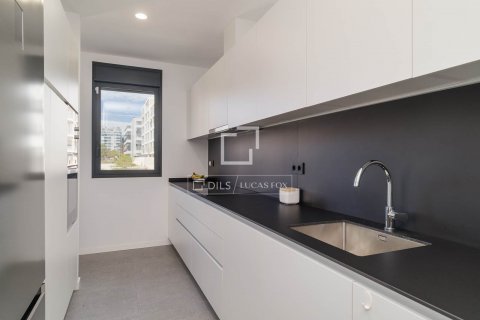 Apartamento de 3 dormitorios en venta en L'Hospitalet de Llobregat, Barcelona, Cataluña, Spain № 8766 - foto 12