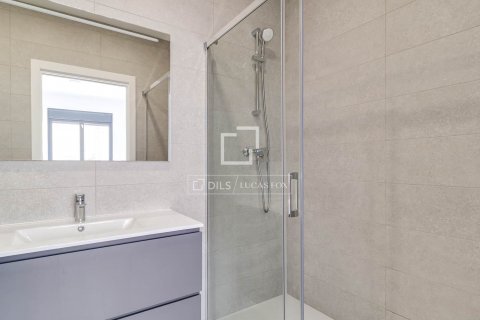 Apartamento de 3 dormitorios en venta en L'Hospitalet de Llobregat, Barcelona, Cataluña, Spain № 8766 - foto 28