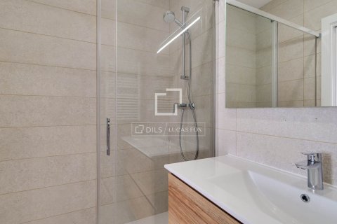 Apartamento de 3 dormitorios en venta en L'Hospitalet de Llobregat, Barcelona, Cataluña, Spain № 8766 - foto 22
