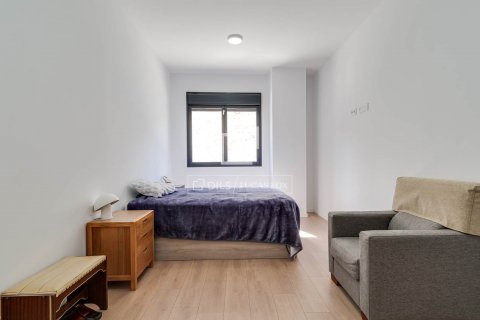 Apartamento de 3 dormitorios en venta en L'Hospitalet de Llobregat, Barcelona, Cataluña, Spain № 8766 - foto 24