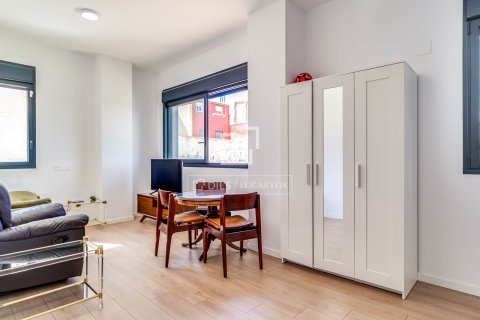Apartamento de 3 dormitorios en venta en L'Hospitalet de Llobregat, Barcelona, Cataluña, Spain № 8766 - foto 8
