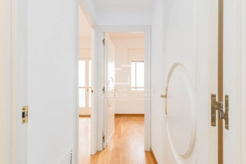 Купить квартиру в Барселона, Испания с 2 спальни, 61м², № 8763 - фото 16
