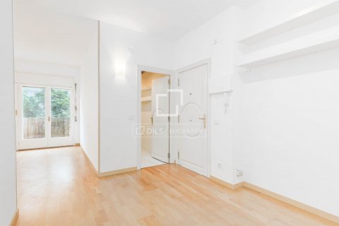 Купить квартиру в Барселона, Испания с 2 спальни, 61м², № 8763 - фото 9