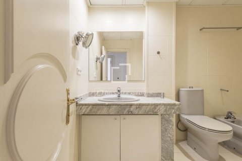 Купить квартиру в Барселона, Испания с 2 спальни, 61м², № 8763 - фото 27