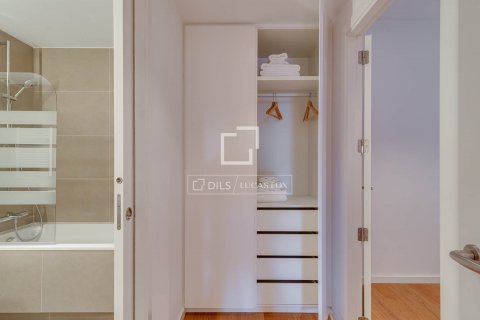 Ático de 2 dormitorios en venta en Barcelona, Cataluña, Spain № 8765 - foto 18