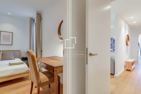 Ático de 2 dormitorios en venta en Barcelona, Cataluña, Spain № 8765 - foto 19