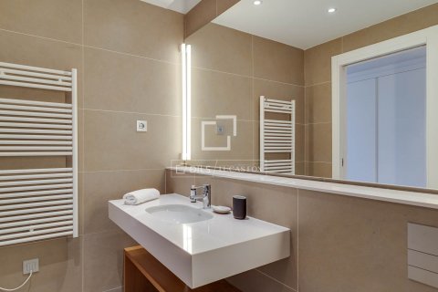 Ático de 2 dormitorios en venta en Barcelona, Cataluña, Spain № 8765 - foto 15