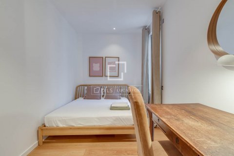 Ático de 2 dormitorios en venta en Barcelona, Cataluña, Spain № 8765 - foto 20