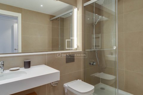 Ático de 2 dormitorios en venta en Barcelona, Cataluña, Spain № 8765 - foto 13