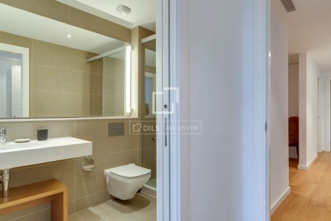 Ático de 2 dormitorios en venta en Barcelona, Cataluña, Spain № 8765 - foto 12