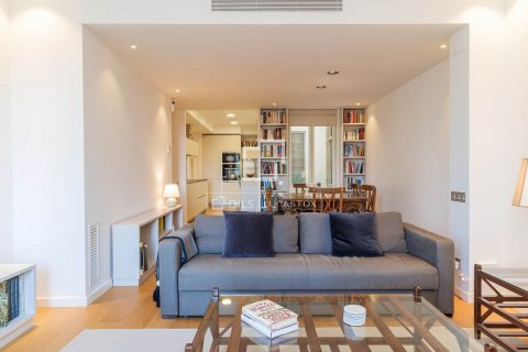 Ático de 2 dormitorios en venta en Barcelona, Cataluña, Spain № 8765 - foto 5