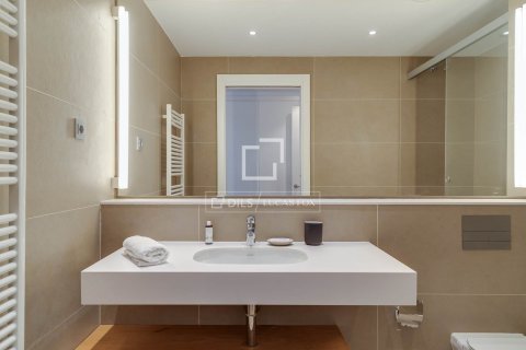 Ático de 2 dormitorios en venta en Barcelona, Cataluña, Spain № 8765 - foto 14