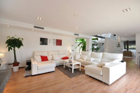 Сasa de 3 dormitorios en venta en Vallromanes, Barcelona, Cataluña, Spain № 1339 - foto 6