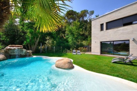 Сasa de 3 dormitorios en venta en Vallromanes, Barcelona, Cataluña, Spain № 1339 - foto 2