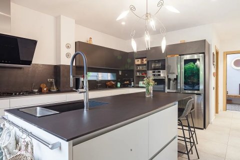 Сasa de 5 dormitorios en venta en Sant Cugat del Vallès, Barcelona, Cataluña, Spain № 1334 - foto 9