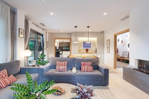 Сasa de 5 dormitorios en venta en Sant Cugat del Vallès, Barcelona, Cataluña, Spain № 1334 - foto 4