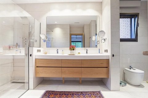 Сasa de 5 dormitorios en venta en Sant Cugat del Vallès, Barcelona, Cataluña, Spain № 1334 - foto 19