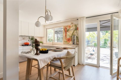 Сasa de 6 dormitorios en venta en Barcelona, Cataluña, Spain № 1337 - foto 12