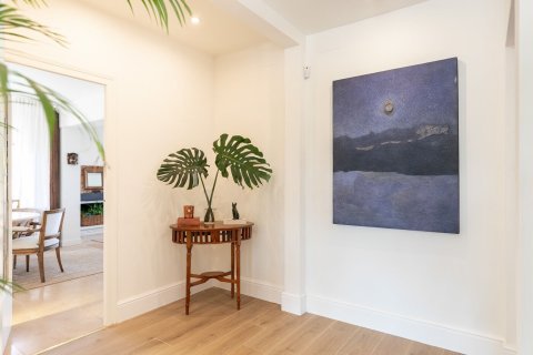 Сasa de 6 dormitorios en venta en Barcelona, Cataluña, Spain № 1337 - foto 9