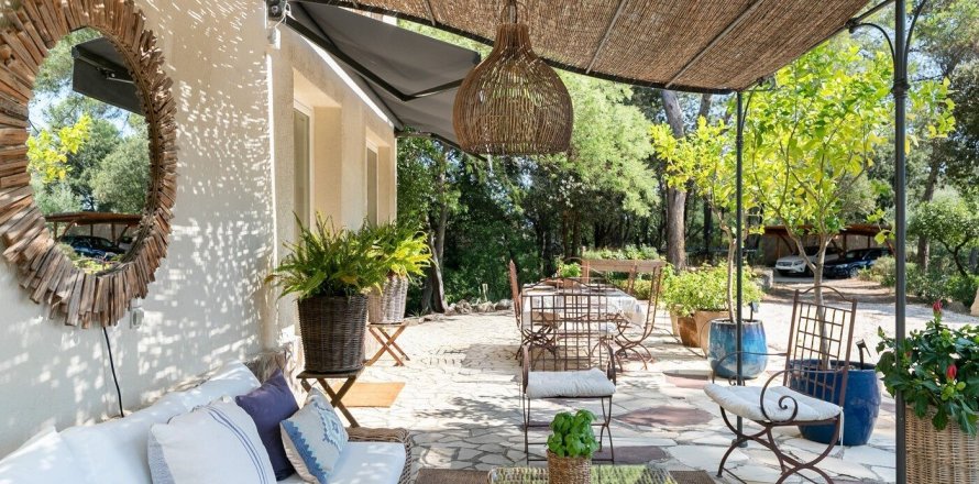 Сasa de 6 dormitorios en venta en Barcelona, Cataluña, Spain № 1337