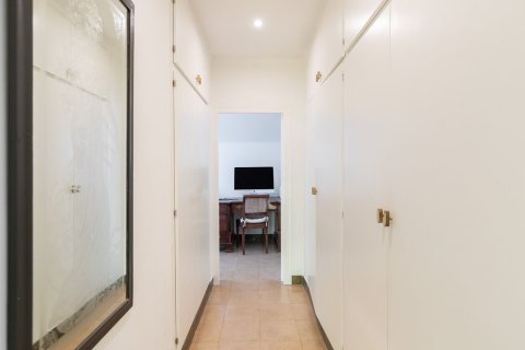 Сasa de 6 dormitorios en venta en Barcelona, Cataluña, Spain № 1337 - foto 28