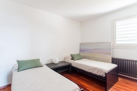 Сasa de 6 dormitorios en venta en Sant Andreu de Llavaneres, Barcelona, Cataluña, Spain № 1335 - foto 16