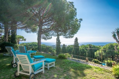 Сasa de 6 dormitorios en venta en Sant Andreu de Llavaneres, Barcelona, Cataluña, Spain № 1335 - foto 2