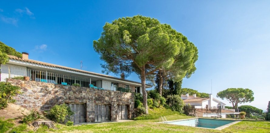 Сasa de 6 dormitorios en venta en Sant Andreu de Llavaneres, Barcelona, Cataluña, Spain № 1335