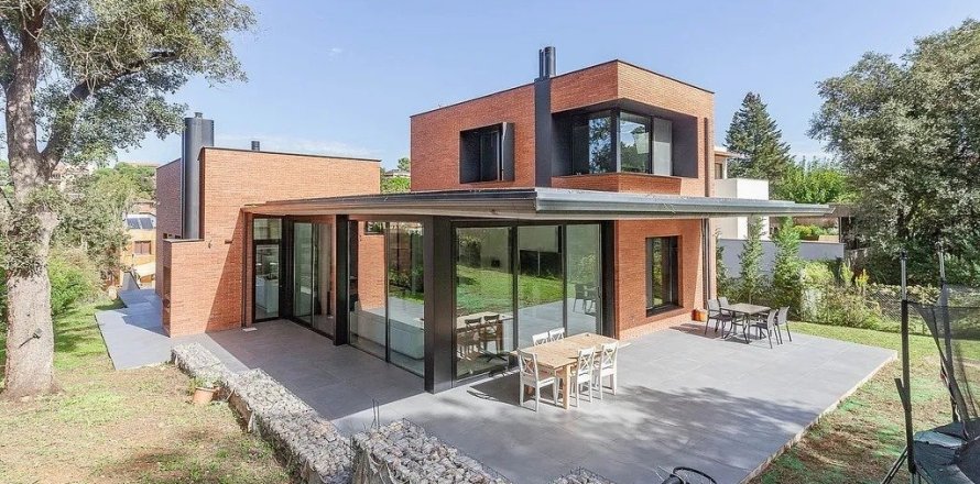 Сasa de 5 dormitorios en venta en Sant Cugat del Vallès, Barcelona, Cataluña, Spain № 1333