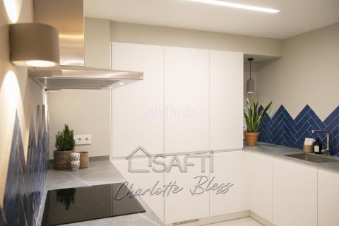 2 bedrooms apartment for sale in Ciutat Vella, Barcelona, Catalonia, Spain № 2259 - photo 6