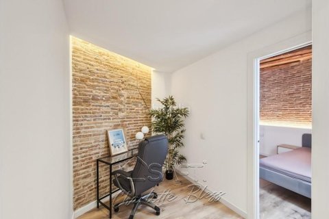 2 bedrooms apartment for sale in Ciutat Vella, Barcelona, Catalonia, Spain № 2259 - photo 11