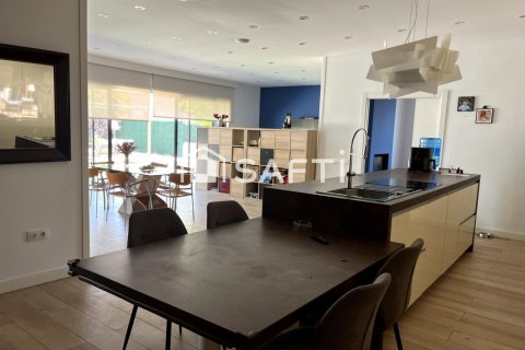 Villa de 10 dormitorios en venta en Cubelles, Barcelona, Cataluña, Spain № 2257 - foto 17