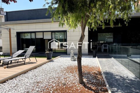Villa de 10 dormitorios en venta en Cubelles, Barcelona, Cataluña, Spain № 2257 - foto 3
