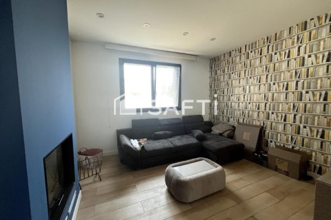 Villa de 10 dormitorios en venta en Cubelles, Barcelona, Cataluña, Spain № 2257 - foto 28
