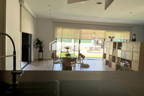 Villa de 10 dormitorios en venta en Cubelles, Barcelona, Cataluña, Spain № 2257 - foto 12