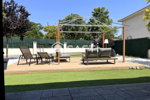 Villa de 10 dormitorios en venta en Cubelles, Barcelona, Cataluña, Spain № 2257 - foto 6