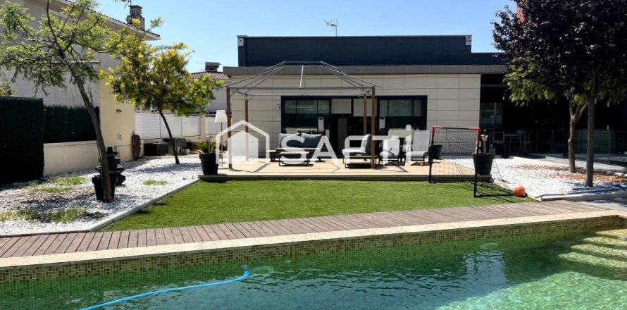 Villa de 10 dormitorios en venta en Cubelles, Barcelona, Cataluña, Spain № 2257