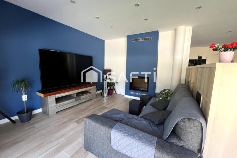 Villa de 10 dormitorios en venta en Cubelles, Barcelona, Cataluña, Spain № 2257 - foto 10