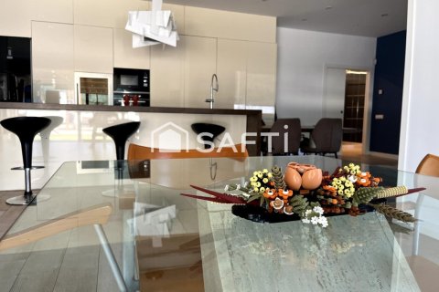 Villa de 10 dormitorios en venta en Cubelles, Barcelona, Cataluña, Spain № 2257 - foto 15