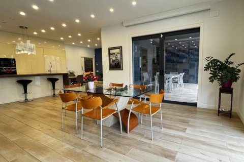 Villa de 10 dormitorios en venta en Cubelles, Barcelona, Cataluña, Spain № 2257 - foto 11