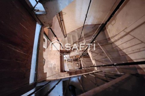 Casa adosada de 6 dormitorios en venta en Vilanova i la Geltrú, Barcelona, Cataluña, Spain № 2256 - foto 23