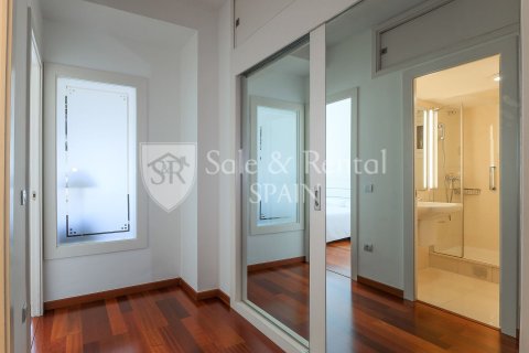 Сasa de 3 dormitorios en venta en Barcelona, Cataluña, Spain № 6804 - foto 21